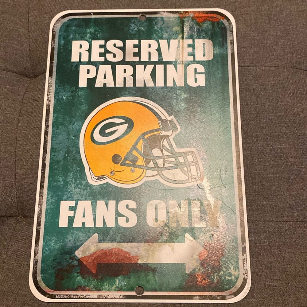 Green Bay Packers Reserved Parking Novelty Sign NFL 15” by 10” Football